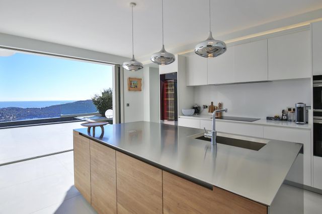 Maison à louer - 5 pièces - 440 m2 - Villefranche Sur Mer - 06 - PROVENCE-ALPES-COTE-D-AZUR
