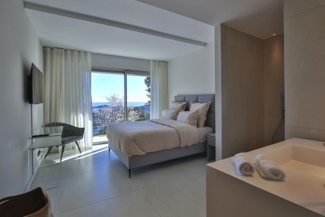 Maison à louer - 6 pièces - 360 m2 - Villefranche Sur Mer - 06 - PROVENCE-ALPES-COTE-D-AZUR