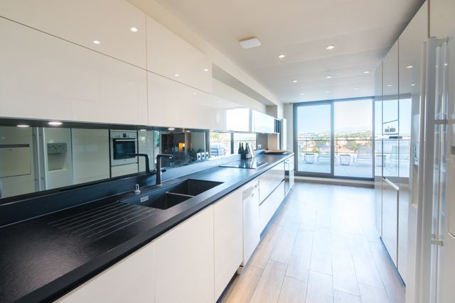 Appartement F6 &agrave; vendre - 6 pi&egrave;ces - 200,12 m2 - Nice - 06 - PROVENCE-ALPES-COTE-D-AZUR