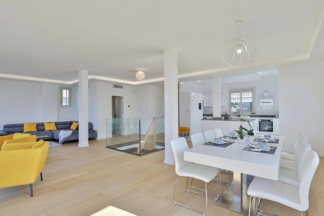 Maison &agrave; vendre - 7 pi&egrave;ces - 261,30 m2 - Nice - 06 - PROVENCE-ALPES-COTE-D-AZUR