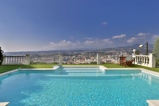 Maison &agrave; vendre - 7 pi&egrave;ces - 261,30 m2 - Nice - 06 - PROVENCE-ALPES-COTE-D-AZUR