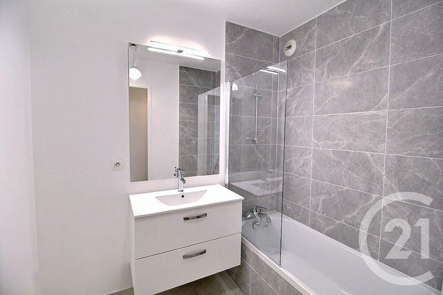 Appartement F4 &agrave; louer - 4 pi&egrave;ces - 75,77 m2 - Sciez - 74 - RHONE-ALPES