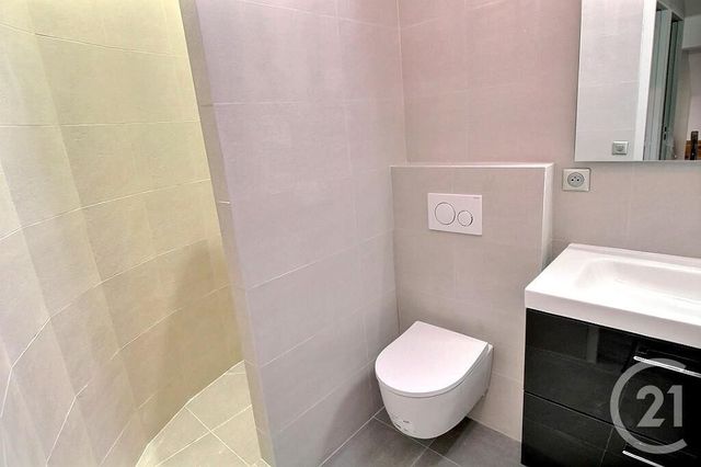 Appartement T3 &agrave; louer - 3 pi&egrave;ces - 44,92 m2 - Evian Les Bains - 74 - RHONE-ALPES