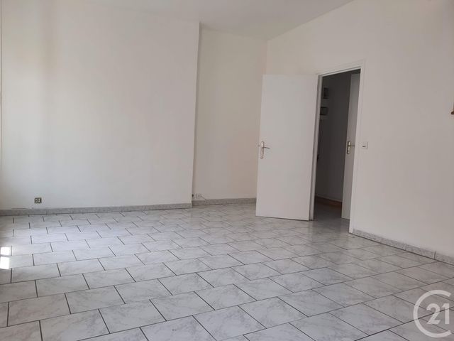 Appartement F3 &agrave; louer - 3 pi&egrave;ces - 76,74 m2 - Egreville - 77 - ILE-DE-FRANCE