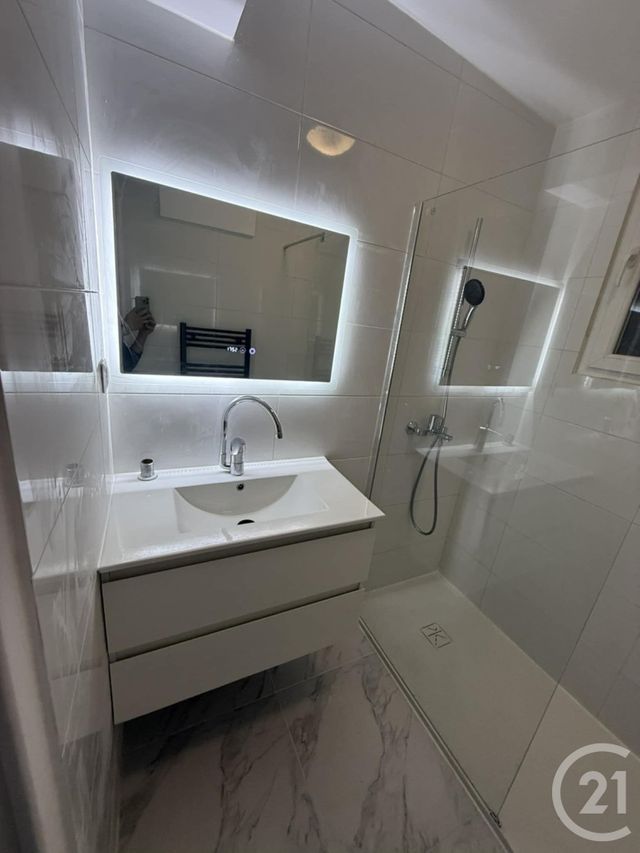 Maison &agrave; louer - 4 pi&egrave;ces - 61,40 m2 - St Pierre Les Nemours - 77 - ILE-DE-FRANCE