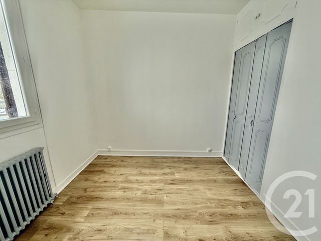 Maison &agrave; louer - 4 pi&egrave;ces - 61,40 m2 - St Pierre Les Nemours - 77 - ILE-DE-FRANCE