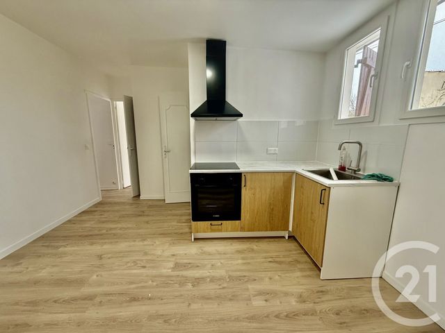 Maison &agrave; louer - 4 pi&egrave;ces - 61,40 m2 - St Pierre Les Nemours - 77 - ILE-DE-FRANCE