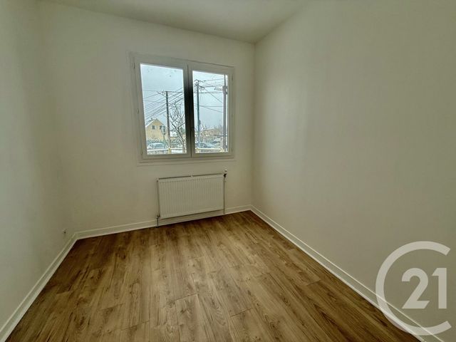 Maison &agrave; louer - 4 pi&egrave;ces - 61,40 m2 - St Pierre Les Nemours - 77 - ILE-DE-FRANCE