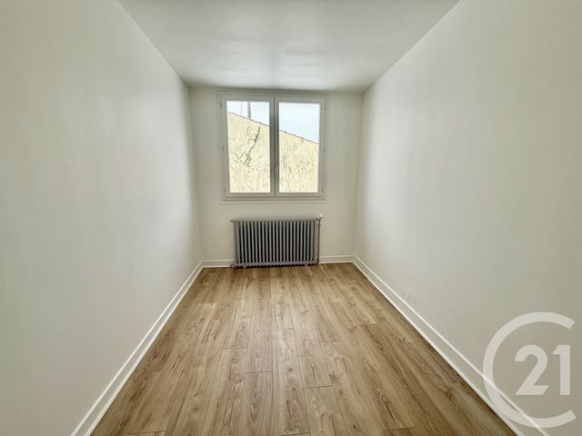 Maison &agrave; louer - 4 pi&egrave;ces - 61,40 m2 - St Pierre Les Nemours - 77 - ILE-DE-FRANCE