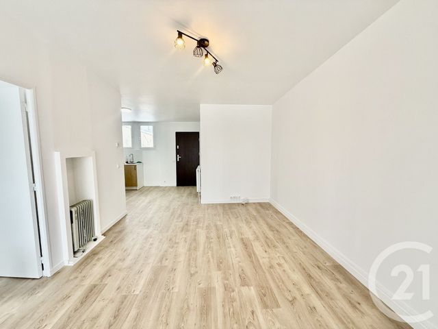 Maison &agrave; louer - 4 pi&egrave;ces - 61,40 m2 - St Pierre Les Nemours - 77 - ILE-DE-FRANCE