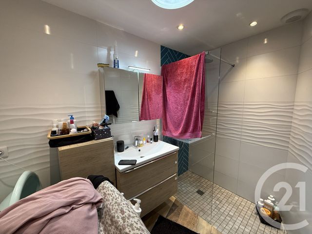 Maison &agrave; louer - 3 pi&egrave;ces - 82,50 m2 - St Pierre Les Nemours - 77 - ILE-DE-FRANCE