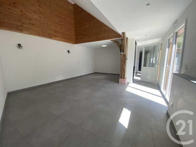 Maison &agrave; louer - 3 pi&egrave;ces - 82,50 m2 - St Pierre Les Nemours - 77 - ILE-DE-FRANCE