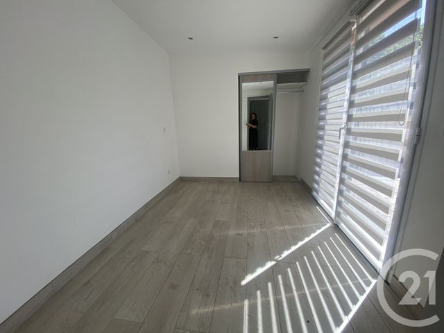 Maison &agrave; louer - 3 pi&egrave;ces - 82,50 m2 - St Pierre Les Nemours - 77 - ILE-DE-FRANCE