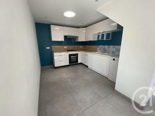 Maison &agrave; louer - 3 pi&egrave;ces - 82,50 m2 - St Pierre Les Nemours - 77 - ILE-DE-FRANCE