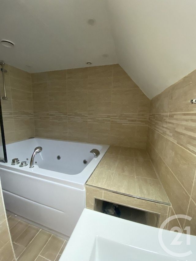 Maison &agrave; louer - 4 pi&egrave;ces - 108 m2 - Souppes Sur Loing - 77 - ILE-DE-FRANCE