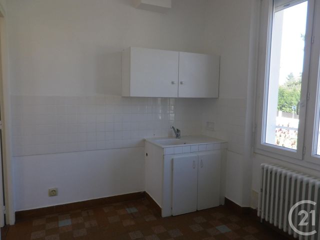 Maison &agrave; louer - 2 pi&egrave;ces - 33,01 m2 - St Pierre Les Nemours - 77 - ILE-DE-FRANCE