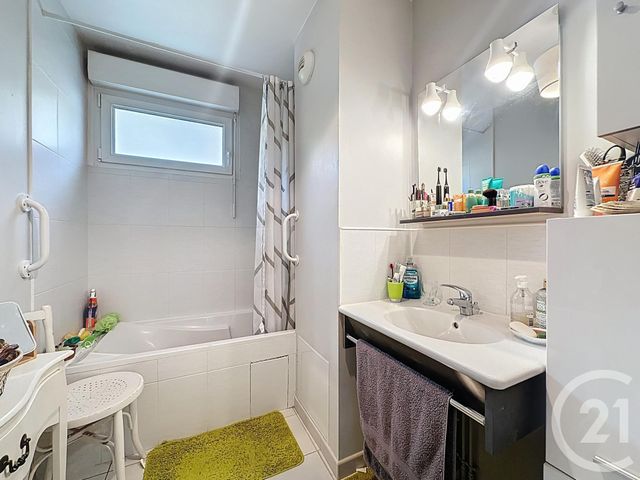 Appartement F3 à vendre - 3 pièces - 76,10 m2 - Ste Savine - 10 - CHAMPAGNE-ARDENNE