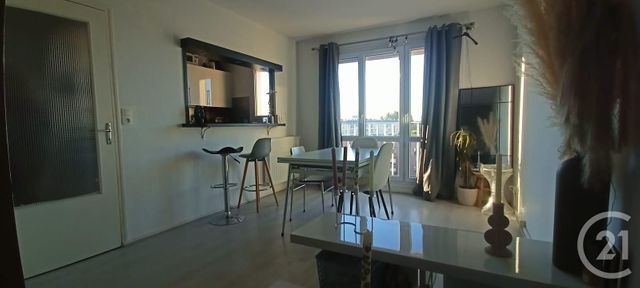 Prix immobilier ST JULIEN LES VILLAS - Photo d’un appartement vendu