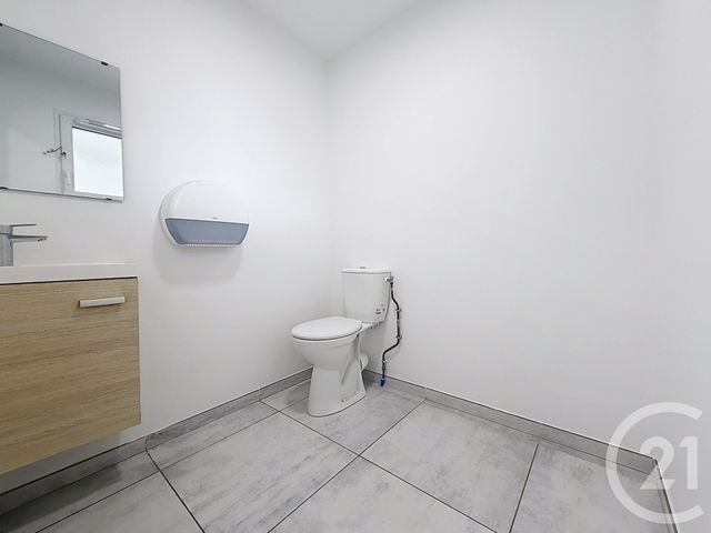 Appartement Local à louer - 3 pièces - 99 m2 - La Chapelle St Luc - 10 - CHAMPAGNE-ARDENNE