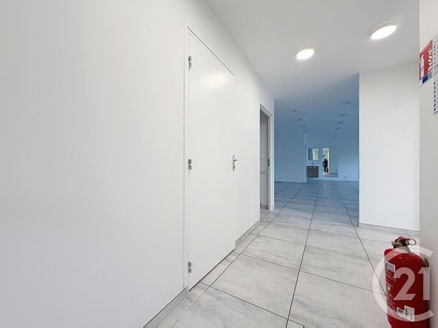 Appartement Local à louer - 3 pièces - 99 m2 - La Chapelle St Luc - 10 - CHAMPAGNE-ARDENNE