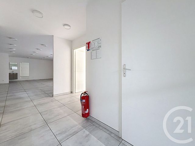 Appartement Local à louer - 3 pièces - 99 m2 - La Chapelle St Luc - 10 - CHAMPAGNE-ARDENNE