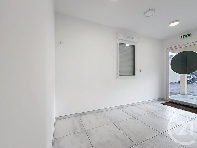 Appartement Local à louer - 3 pièces - 99 m2 - La Chapelle St Luc - 10 - CHAMPAGNE-ARDENNE