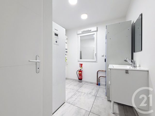 Appartement Local à louer - 3 pièces - 99 m2 - La Chapelle St Luc - 10 - CHAMPAGNE-ARDENNE