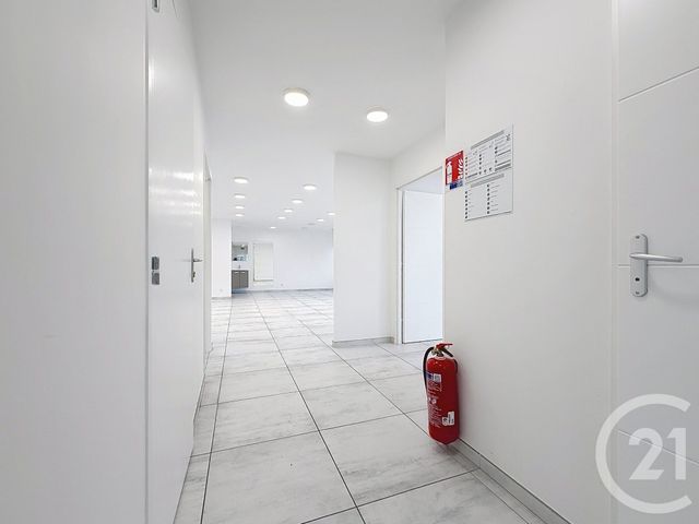 Appartement Local à louer - 3 pièces - 99 m2 - La Chapelle St Luc - 10 - CHAMPAGNE-ARDENNE