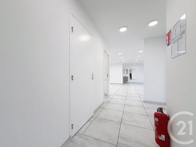 Appartement Local à louer - 3 pièces - 99 m2 - La Chapelle St Luc - 10 - CHAMPAGNE-ARDENNE