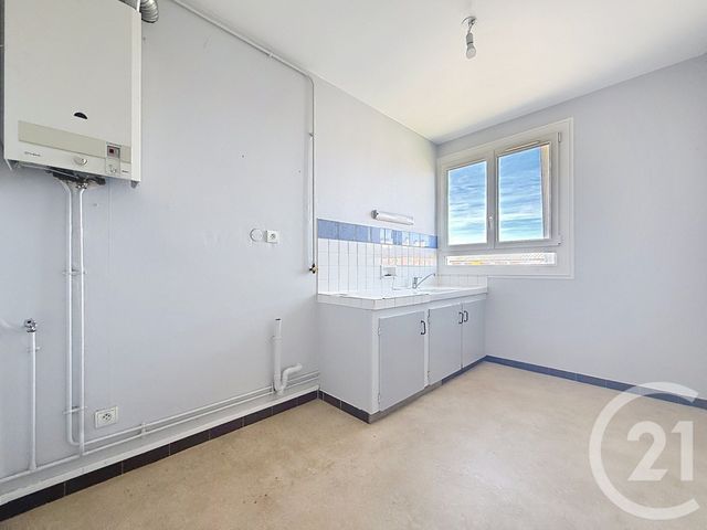 Appartement F4 &agrave; louer - 4 pi&egrave;ces - 76 m2 - St Julien Les Villas - 10 - CHAMPAGNE-ARDENNE