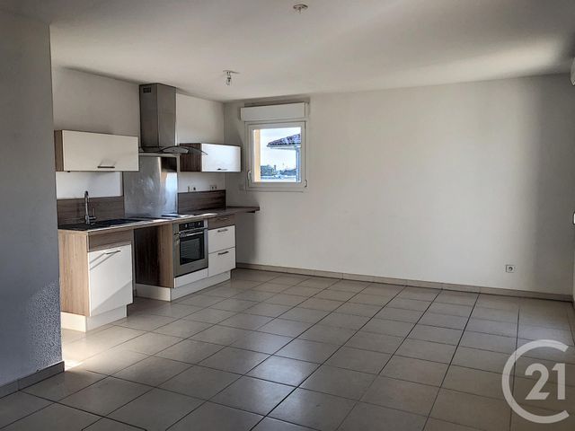 Appartement F3 &agrave; louer - 3 pi&egrave;ces - 65,10 m2 - Ste Savine - 10 - CHAMPAGNE-ARDENNE