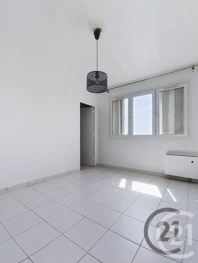 Appartement F2 &agrave; louer - 2 pi&egrave;ces - 46 m2 - St Julien Les Villas - 10 - CHAMPAGNE-ARDENNE