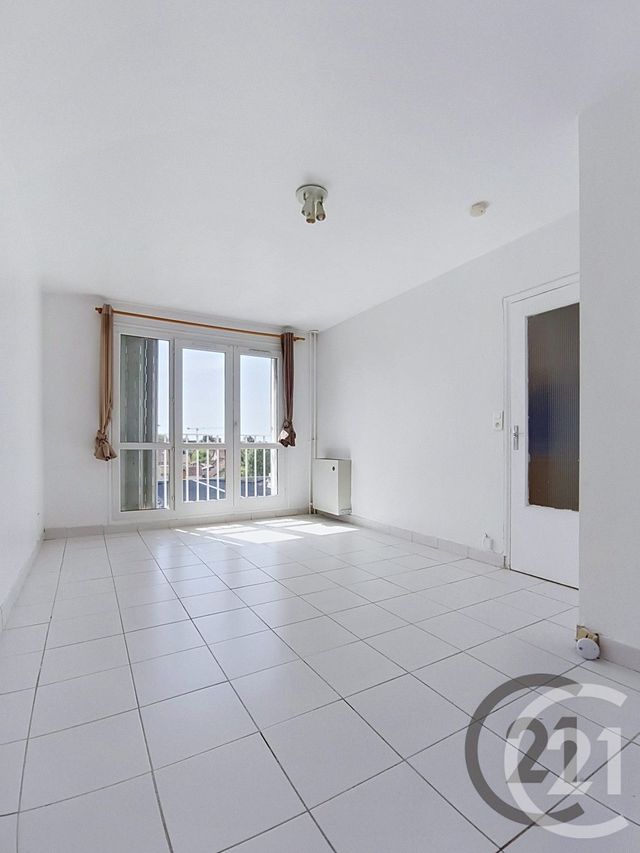Appartement F2 &agrave; louer - 2 pi&egrave;ces - 46 m2 - St Julien Les Villas - 10 - CHAMPAGNE-ARDENNE