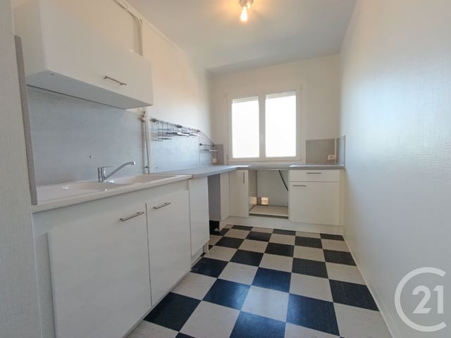 Appartement &agrave; louer - 4 pi&egrave;ces - 68 m2 - La Chapelle St Luc - 10 - CHAMPAGNE-ARDENNE