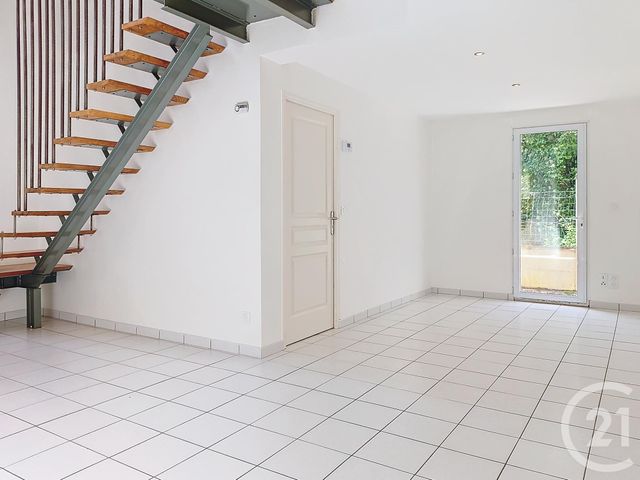 Appartement F3 &agrave; louer - 3 pi&egrave;ces - 56,80 m2 - La Chapelle St Luc - 10 - CHAMPAGNE-ARDENNE