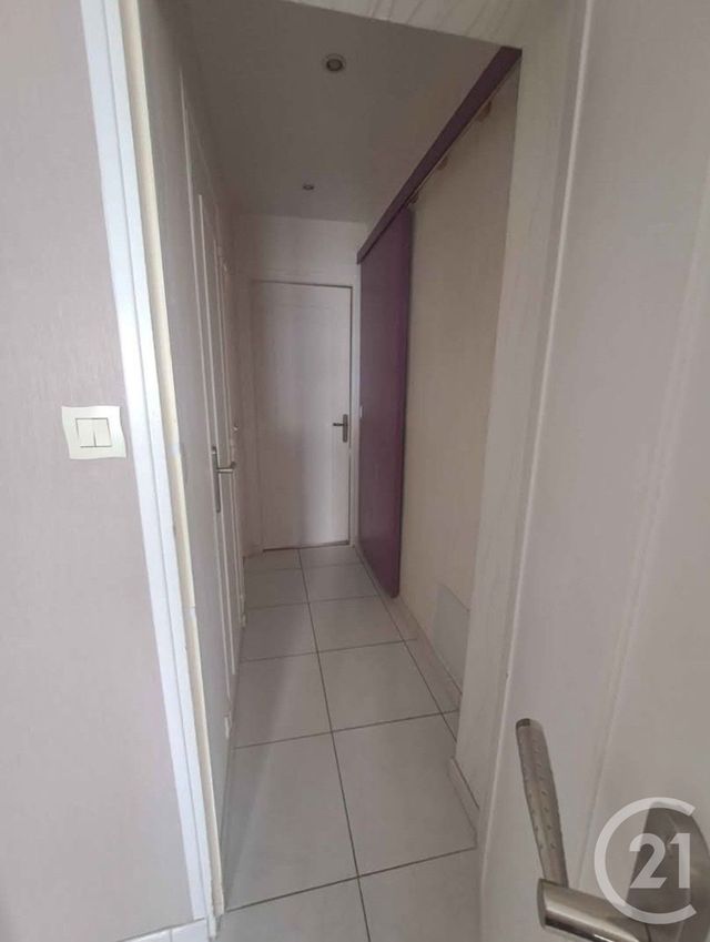 Appartement F3 &agrave; louer - 3 pi&egrave;ces - 62,58 m2 - La Chapelle St Luc - 10 - CHAMPAGNE-ARDENNE