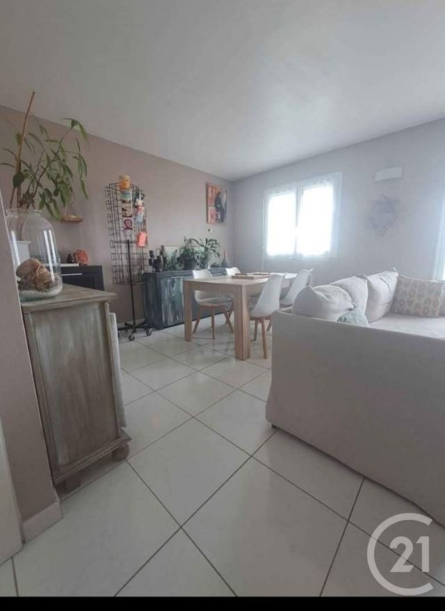Appartement F3 &agrave; louer - 3 pi&egrave;ces - 62,58 m2 - La Chapelle St Luc - 10 - CHAMPAGNE-ARDENNE