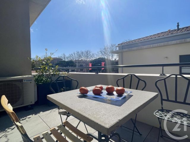 Appartement T3 à vendre - 4 pièces - 82 m2 - Six Fours Les Plages - 83 - PROVENCE-ALPES-COTE-D-AZUR