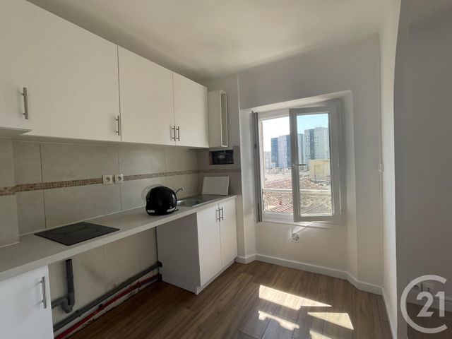 Appartement T2 &agrave; louer - 2 pi&egrave;ces - 34,25 m2 - Toulon - 83 - PROVENCE-ALPES-COTE-D-AZUR