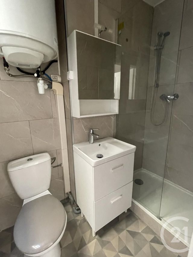 Appartement T2 &agrave; louer - 2 pi&egrave;ces - 34,25 m2 - Toulon - 83 - PROVENCE-ALPES-COTE-D-AZUR