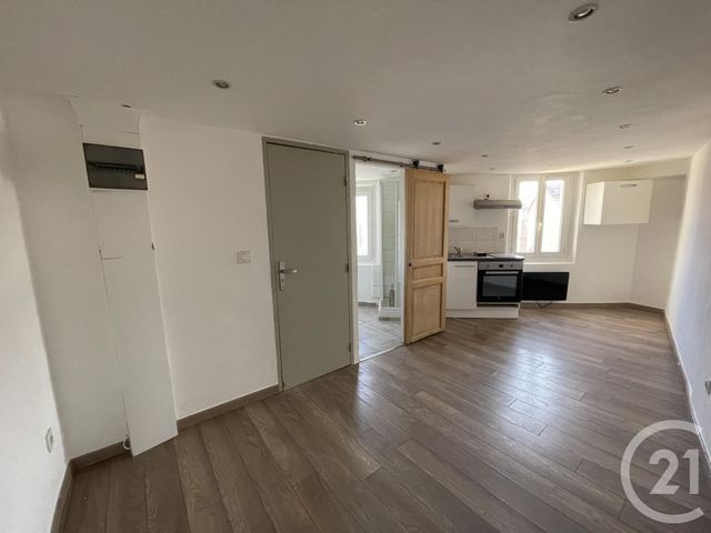 Appartement Studio &agrave; louer - 1 pi&egrave;ce - 16,81 m2 - Hyeres - 83 - PROVENCE-ALPES-COTE-D-AZUR