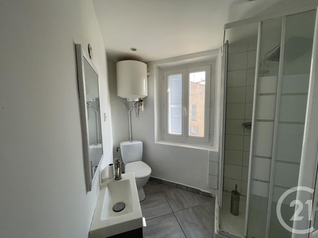 Appartement Studio &agrave; louer - 1 pi&egrave;ce - 16,81 m2 - Hyeres - 83 - PROVENCE-ALPES-COTE-D-AZUR