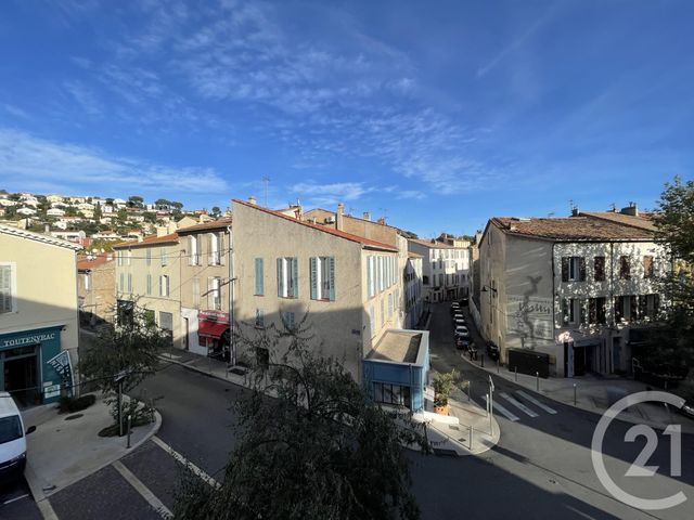 Appartement Studio &agrave; louer - 1 pi&egrave;ce - 16,81 m2 - Hyeres - 83 - PROVENCE-ALPES-COTE-D-AZUR