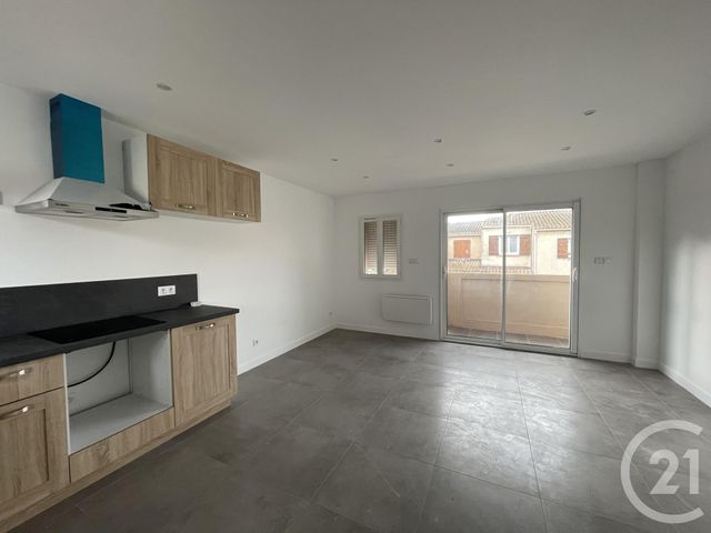 Appartement T2 &agrave; louer - 2 pi&egrave;ces - 42,80 m2 - La Seyne Sur Mer - 83 - PROVENCE-ALPES-COTE-D-AZUR