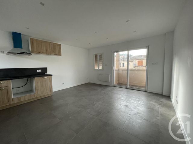 Appartement T2 &agrave; louer - 2 pi&egrave;ces - 42,80 m2 - La Seyne Sur Mer - 83 - PROVENCE-ALPES-COTE-D-AZUR