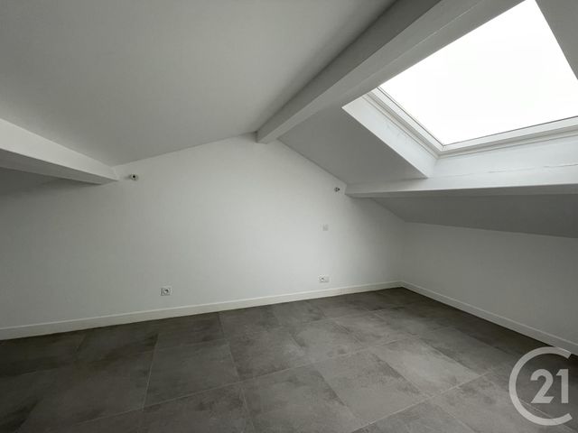 Appartement T2 &agrave; louer - 2 pi&egrave;ces - 42,80 m2 - La Seyne Sur Mer - 83 - PROVENCE-ALPES-COTE-D-AZUR