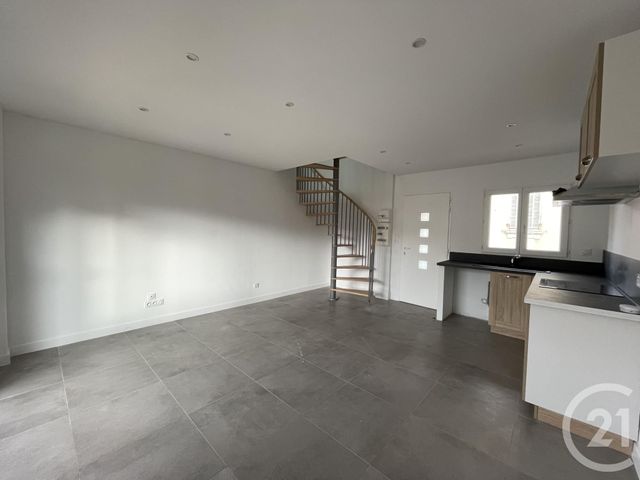 Appartement T2 &agrave; louer - 2 pi&egrave;ces - 42,80 m2 - La Seyne Sur Mer - 83 - PROVENCE-ALPES-COTE-D-AZUR