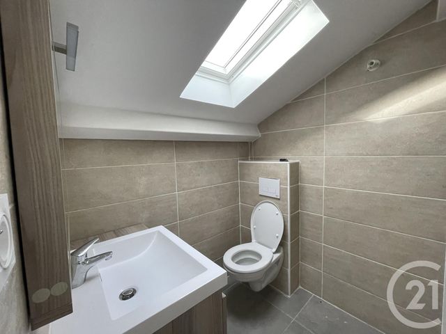 Appartement T2 &agrave; louer - 2 pi&egrave;ces - 42,80 m2 - La Seyne Sur Mer - 83 - PROVENCE-ALPES-COTE-D-AZUR