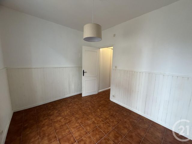 Appartement T2 &agrave; louer - 2 pi&egrave;ces - 28,65 m2 - Six Fours Les Plages - 83 - PROVENCE-ALPES-COTE-D-AZUR