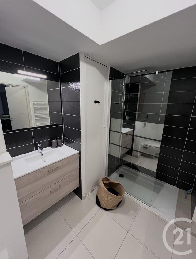 Appartement T2 &agrave; louer - 2 pi&egrave;ces - 42,17 m2 - Six Fours Les Plages - 83 - PROVENCE-ALPES-COTE-D-AZUR